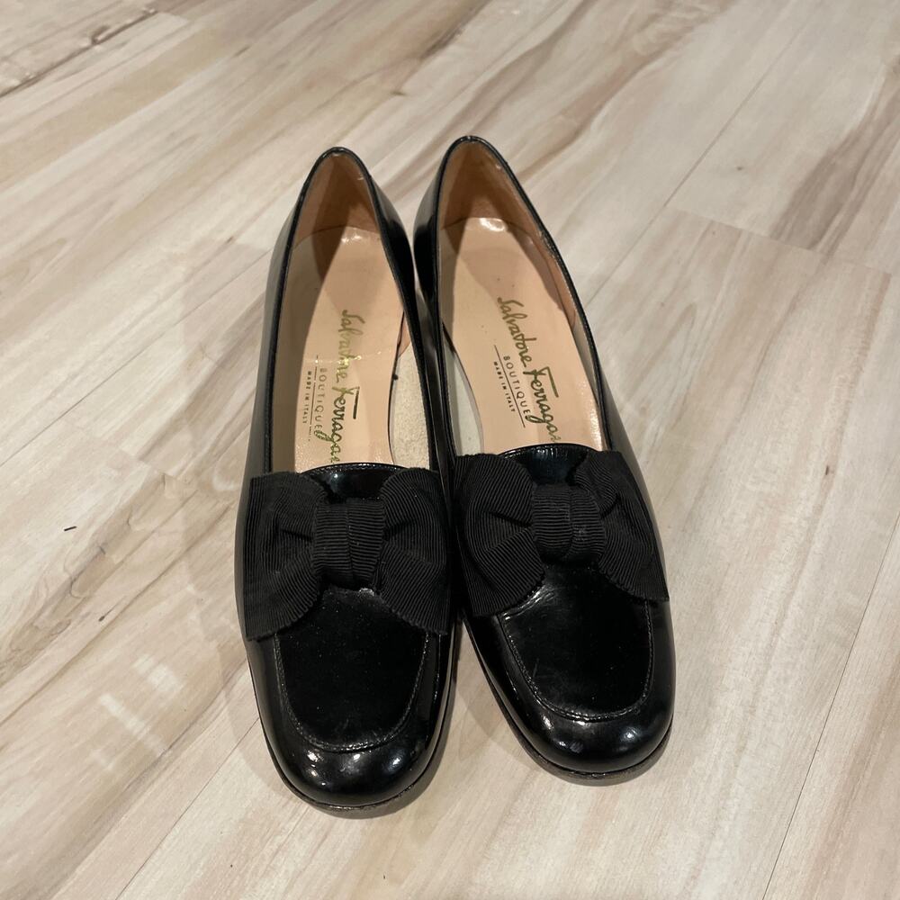 Vintage Salvatore Ferragamo bow loafers size 5 B